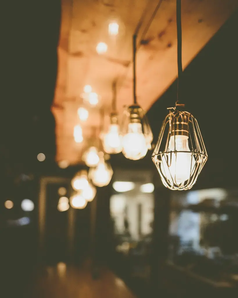 unsplash_j2veIzsS9sY_garden solar light.webp